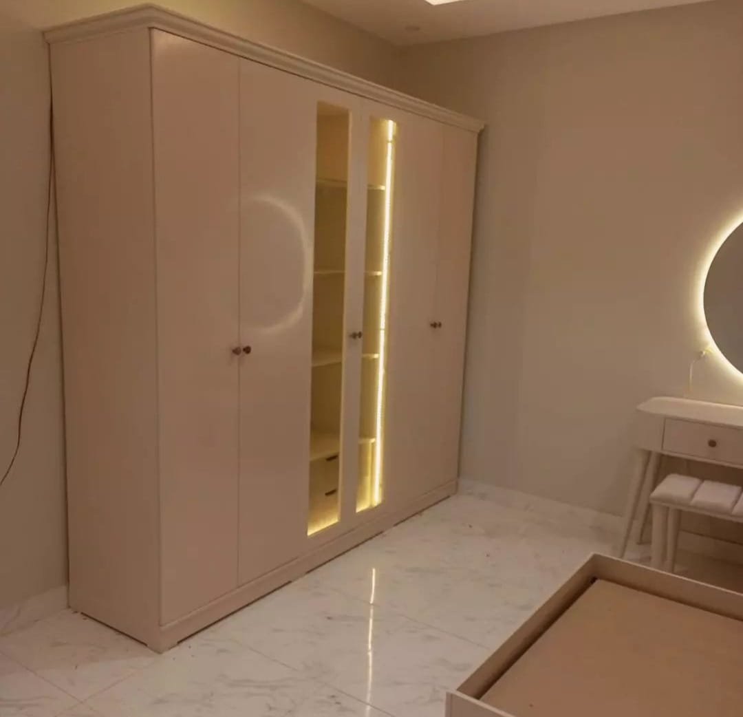 وداعاً للفوضى! خزائن مبتكرة تدمج بين الأناقة والوظيفة، مصممة خصيصاً لتناسب مساحة منزلك